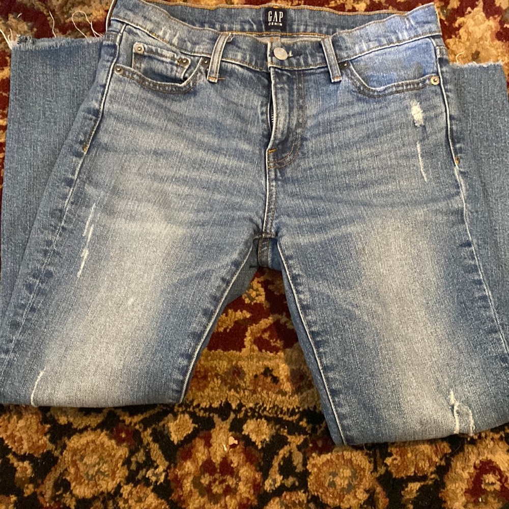 Size 25 best girl friend GAP jeans . Great condition only worn once .